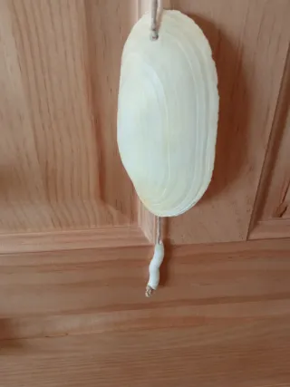 Colgante artesanal conchas y madera