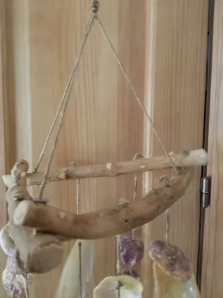 Colgante artesanal conchas y madera