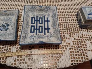 Porcelana decorativa azul y blanca