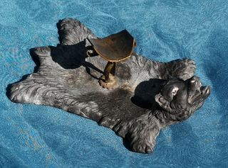 CURIOSO CENICERO PIEL DE OSO PUROS MODERNISTA RARO