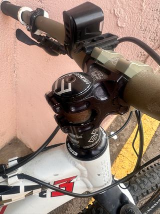 Bicicleta de Montaña SARANCEN Blanca