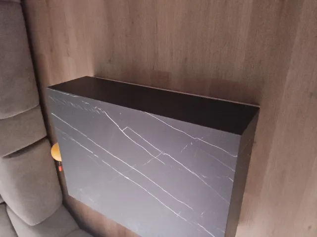 Tavolino in marmo nero e bianco