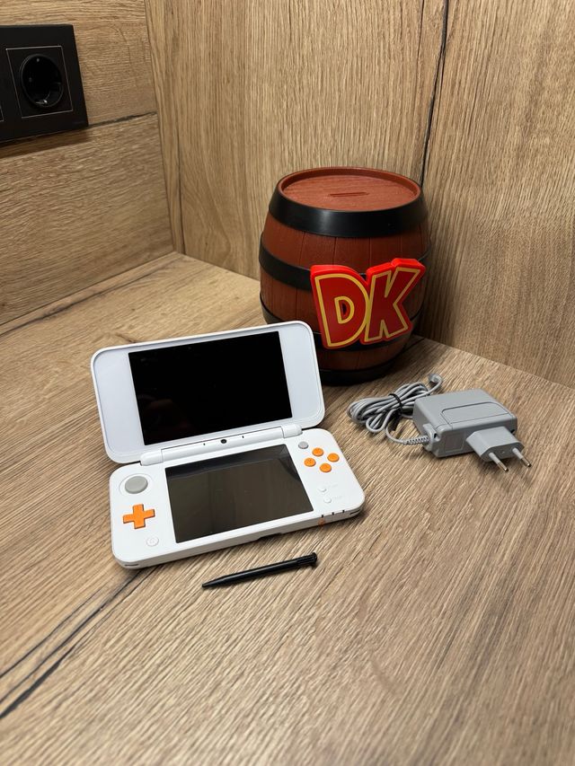 Nintendo 2DS XL Bianca e Arancione