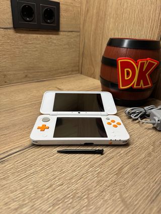 Nintendo 2DS XL Blanca y Naranja