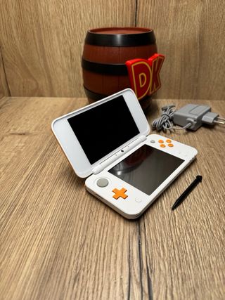 Nintendo 2DS XL Blanca y Naranja