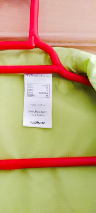 Chaqueta Quechua azul y blanca