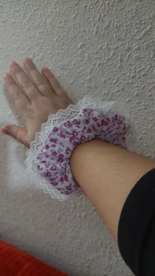 Coletero con puntilla floral