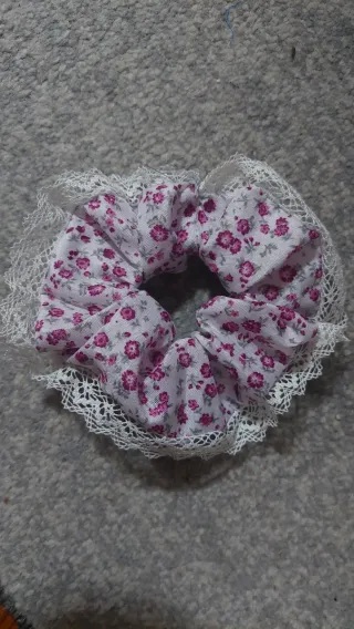 Coletero con puntilla floral