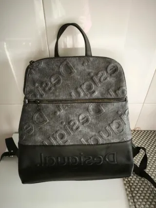 Mochila Desigual Negra y Gris