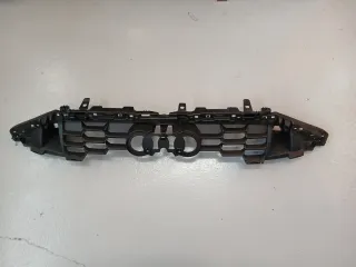Pieza de cierre/Refuerzo Parrilla Del. Audi