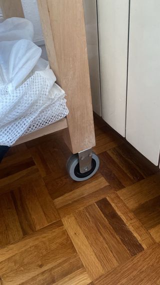 Mesa auxiliar con ruedas de IKEA