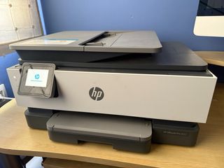 Impresora Multifunción HP Gris y Blanca