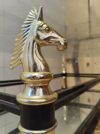 Mesa centro cristal y metal dorada