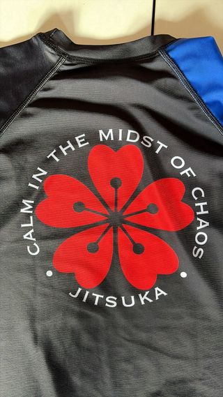 Conjunto Rashguard + Shorts BJJ marca Jitsuka.es