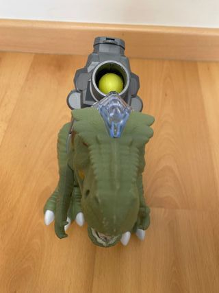 Tiranosaurio Rex lanza pelotas