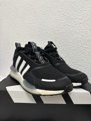 Zapatillas Adidas Negras y Blancas