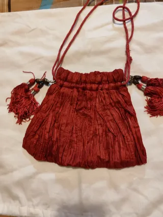 Bolso de fiesta granate con flecos