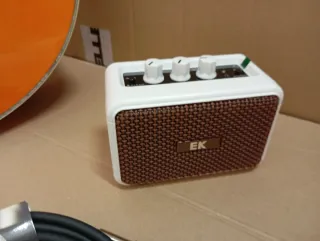 Pack Guitarra Admira + Mini Amplificador + cable