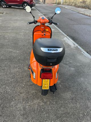 Moto scooter Scomadi -Lambreta -vespa