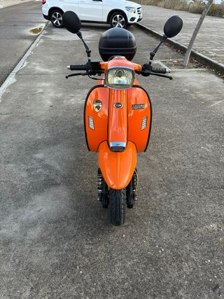 Moto scooter Scomadi -Lambreta -vespa