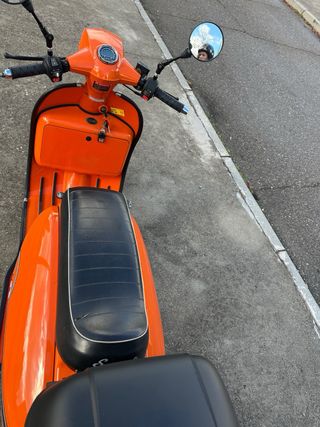 Moto scooter Scomadi -Lambreta -vespa