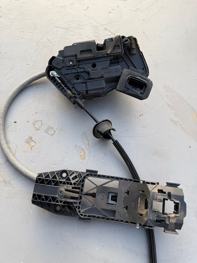 Cerradura Puerta  Volkswagen Seat Arona