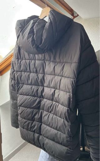 Cazadora negra con capucha Talla M