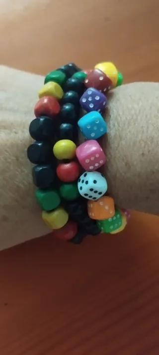 Collar y 3 pulseras artesanales