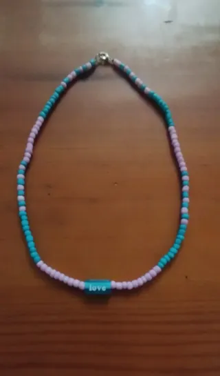 Collar y 3 pulseras artesanales