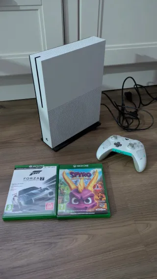 Xbox One S Bianca + 2 Giochi