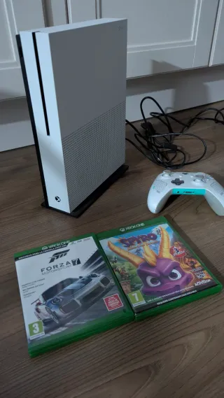Xbox One S Bianca + 2 Giochi