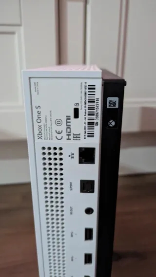 Xbox One S Bianca + 2 Giochi