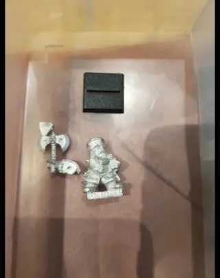 Campeón enano los rompehierros Warhammer Fantasy