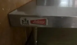 Mueble de acero inoxidable con cajones