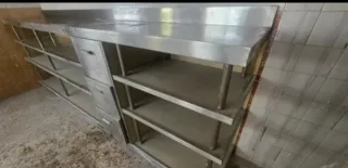 Mueble de acero inoxidable con cajones