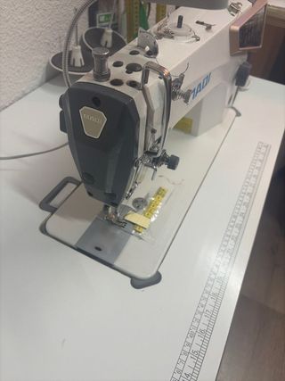 Máquina de coser industrial MAQI