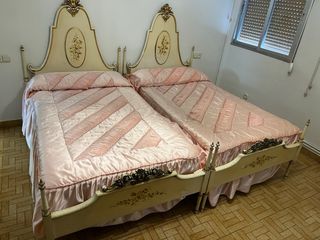 Estructura de camas + colchones 105cm + almohadas