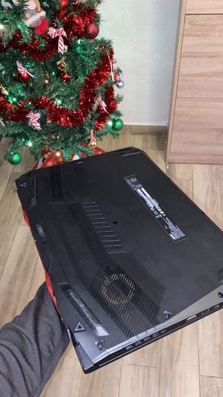 Portátil Gamer Acer negro y rojo.