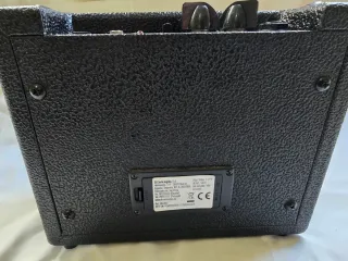 Guitarra eléctrica Telecaster negra con golpeador