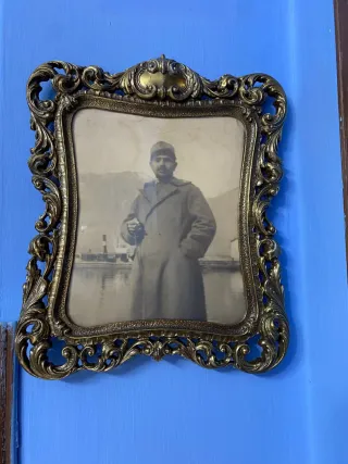 Cornice antica in bronzo con foto di epoca