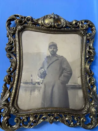 Cornice antica in bronzo con foto di epoca