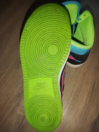 Botas Nike Negras y Rosas