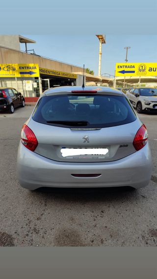 Peugeot 208 2012