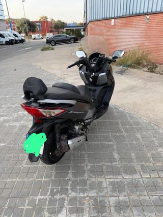 Moto negra SYM