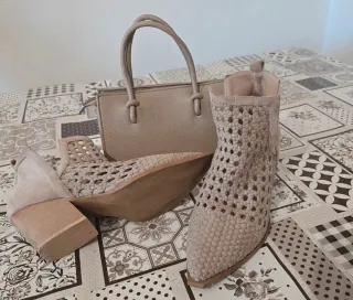 Conjunto botines y bolso beige