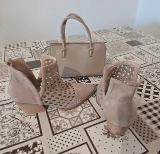 Conjunto botines y bolso beige