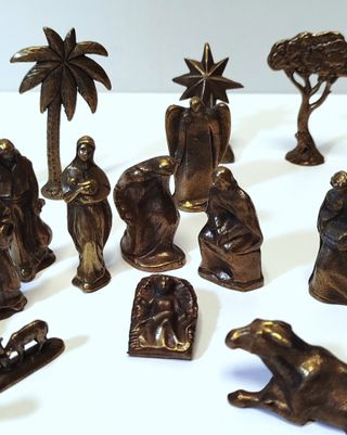 Belén con figuras en bronce