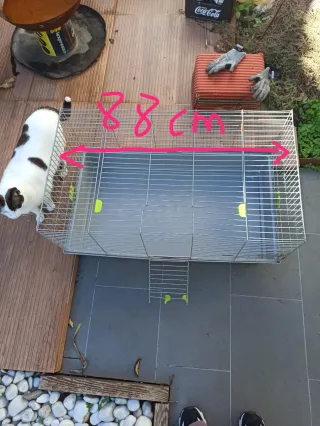 Jaula para conejo gris