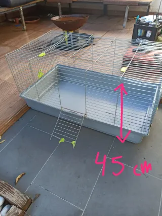 Jaula para conejo gris