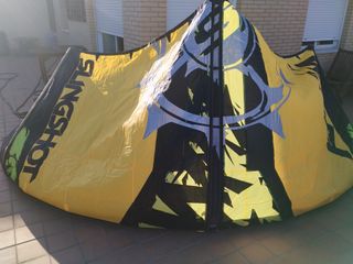 Equipo completo de kitesurf de la marca Slingshot